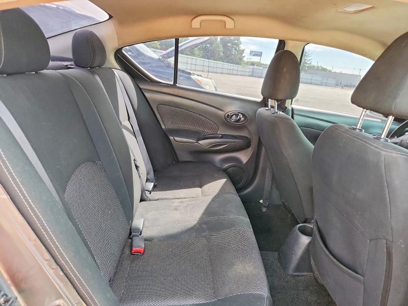 68926676 :رقم المزاد ، 3N1CN7AP8JL803729 vin ، 2018 Nissan Versa مزاد بيع