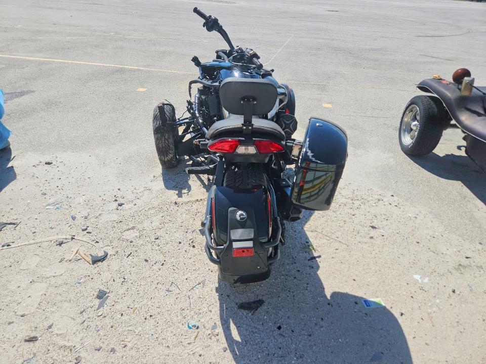 67617606 :رقم المزاد ، 2BXRDDE28MV000487         vin ، 2021 Can-am Spyder Roadster مزاد بيع