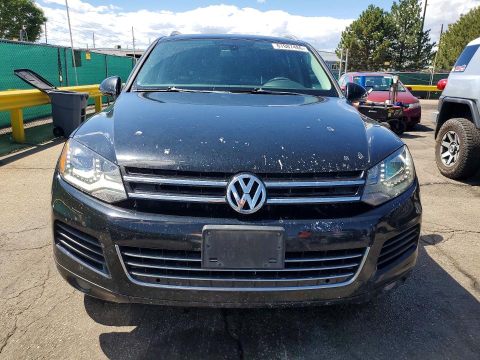 67087486 :رقم المزاد ، WVGEF9BP2DD013345 vin ، 2013 Volkswagen Touareg مزاد بيع