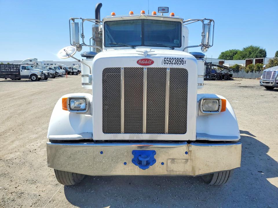 65923896 :رقم المزاد ، 1XPTD49X1BD117136 vin ، 2011 Peterbilt 367 مزاد بيع