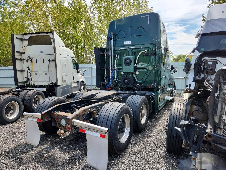 67018786 :رقم المزاد ، 3AKJHHDR7JSHU5624 vin ، 2018 Freightliner Cascadia 126 مزاد بيع
