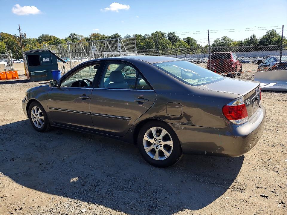 69301156 :رقم المزاد ، 4T1BE30K95U506578 vin ، 2005 Toyota Camry مزاد بيع