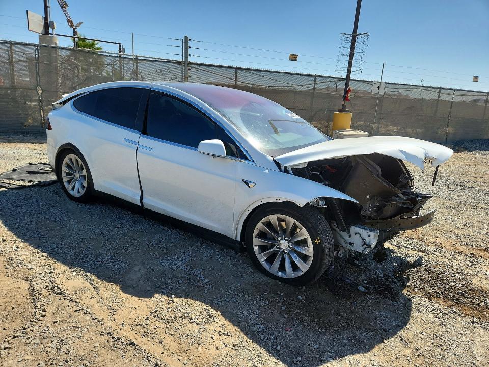 69982136 :رقم المزاد ، 5YJXCBE2XJF104512 vin ، 2018 Tesla Model X مزاد بيع