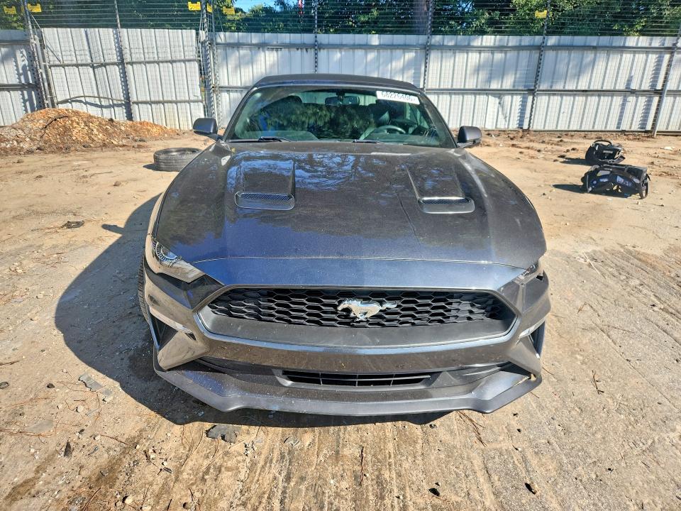 68226406 :رقم المزاد ، 1FATP8UH6J5174057 vin ، 2018 Ford Mustang مزاد بيع