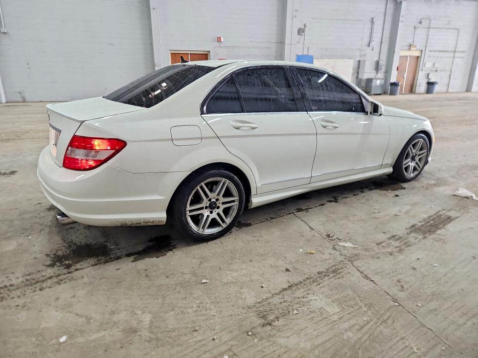 69975976 :رقم المزاد ، WDDGF8BB8AR108654 vin ، 2010 Mercedes-benz C مزاد بيع
