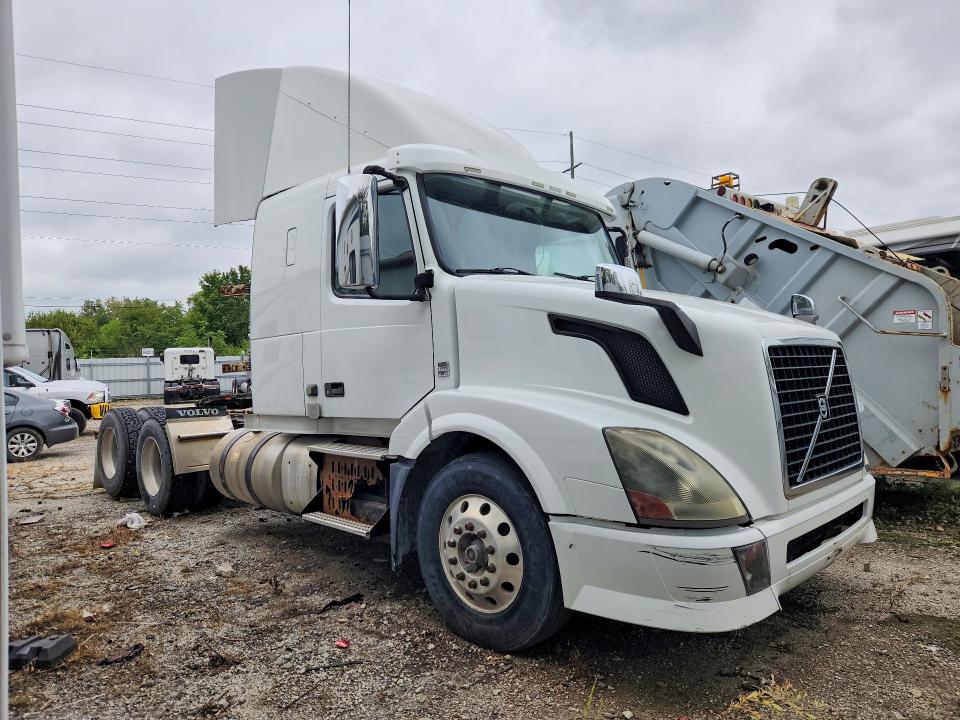 2015 Volvo Vn მანქანა იყიდება აუქციონზე, vin: 4V4NC9EGXFN921648, აუქციონის ნომერი: 67703306