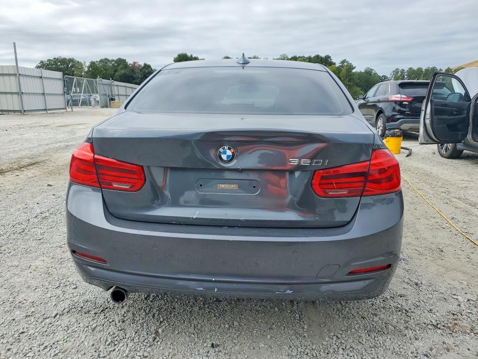 2017 Bmw 320 მანქანა იყიდება აუქციონზე, vin: WBA8A9C57HK619946, აუქციონის ნომერი: 70442696