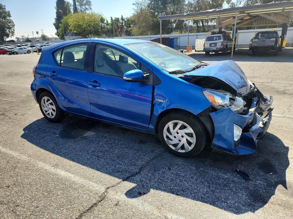 70495596 :رقم المزاد ، JTDKDTB3XF1106352 vin ، 2015 Toyota Prius C مزاد بيع