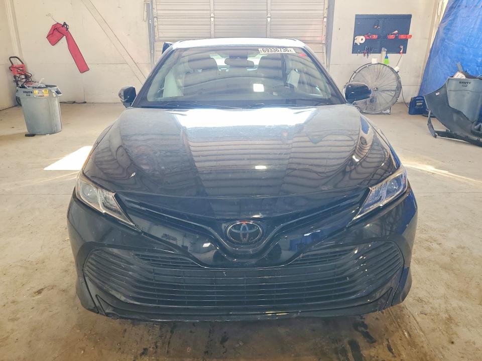 69336736 :رقم المزاد ، 4T1B11HKXKU821602 vin ، 2019 Toyota Camry مزاد بيع