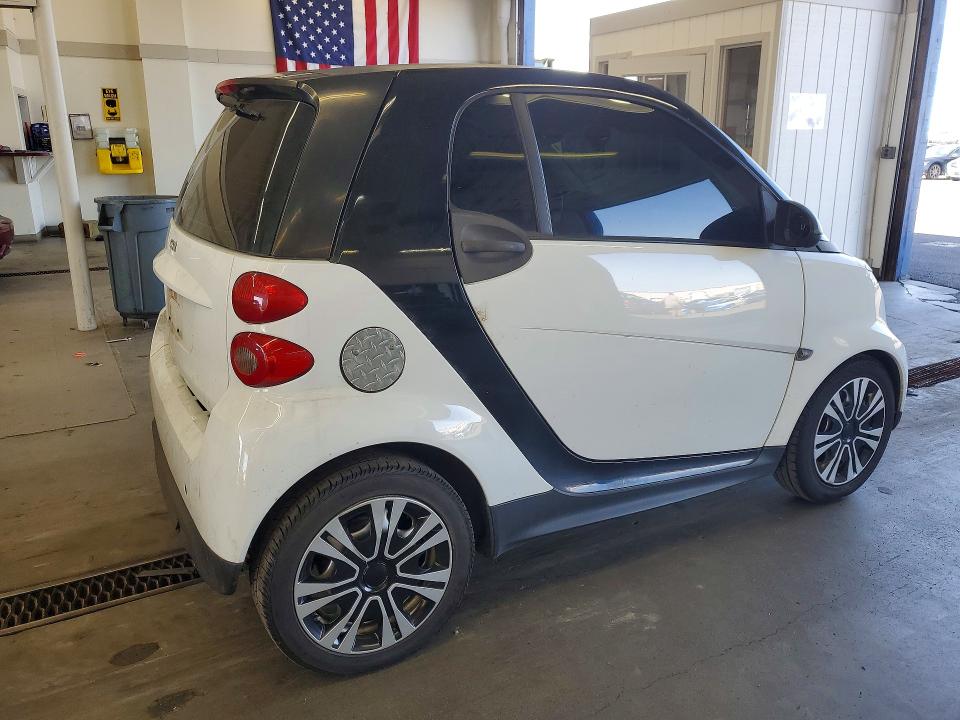 2013 Smart Fortwo მანქანა იყიდება აუქციონზე, vin: WMEEJ3BA7DK688231, აუქციონის ნომერი: 69539866