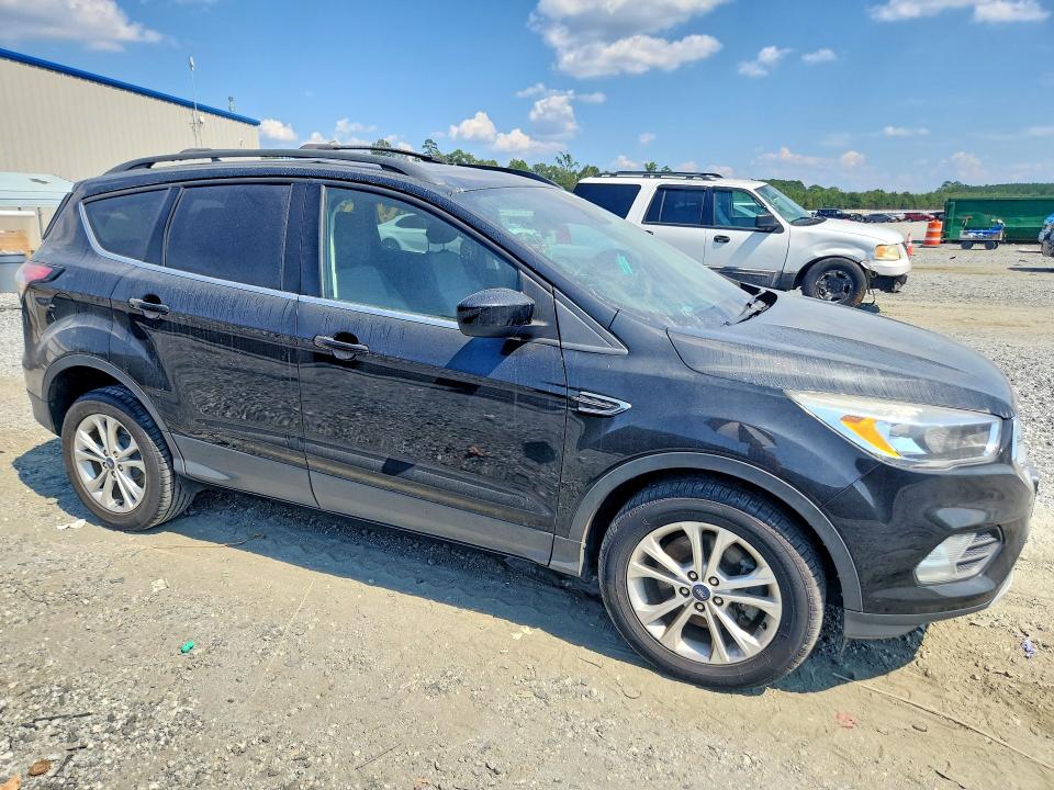 67334756 :رقم المزاد ، 1FMCU9GDXJUD46206 vin ، 2018 Ford Escape مزاد بيع