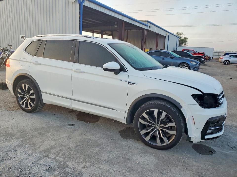 Продажа на аукционе авто 2018 Volkswagen Tiguan, vin: 3VV5B7AX2JM197435, номер лота: 69784106
