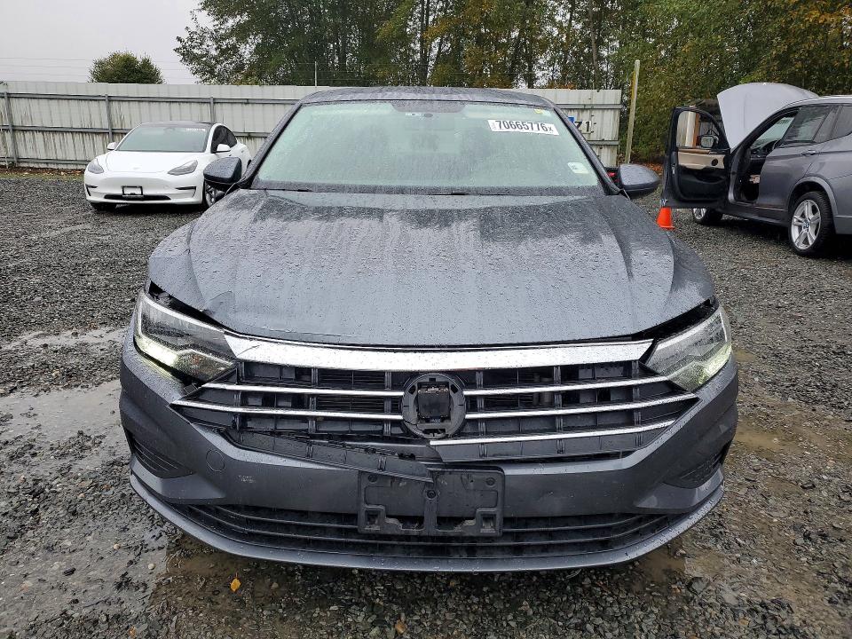 70665776 :رقم المزاد ، 3VWC57BU0MM063834 vin ، 2021 Volkswagen Jetta مزاد بيع