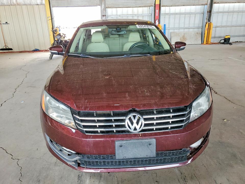 69545076 :رقم المزاد ، 1VWCM7A38DC072021 vin ، 2013 Volkswagen Passat مزاد بيع