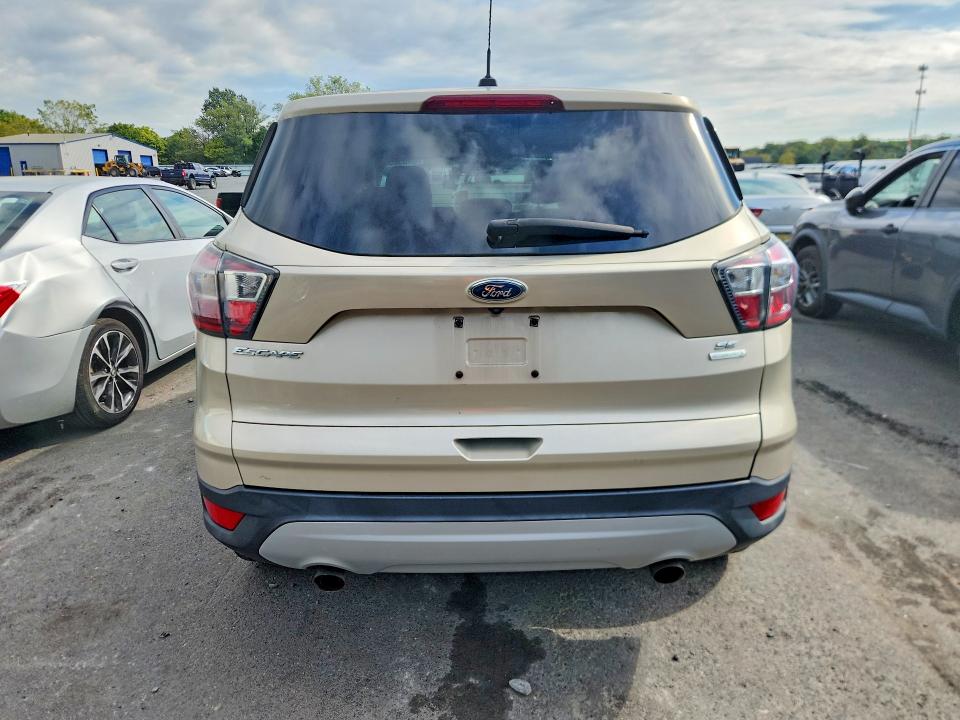 69032506 :رقم المزاد ، 1FMCU0GD6HUB35087 vin ، 2017 Ford Escape مزاد بيع
