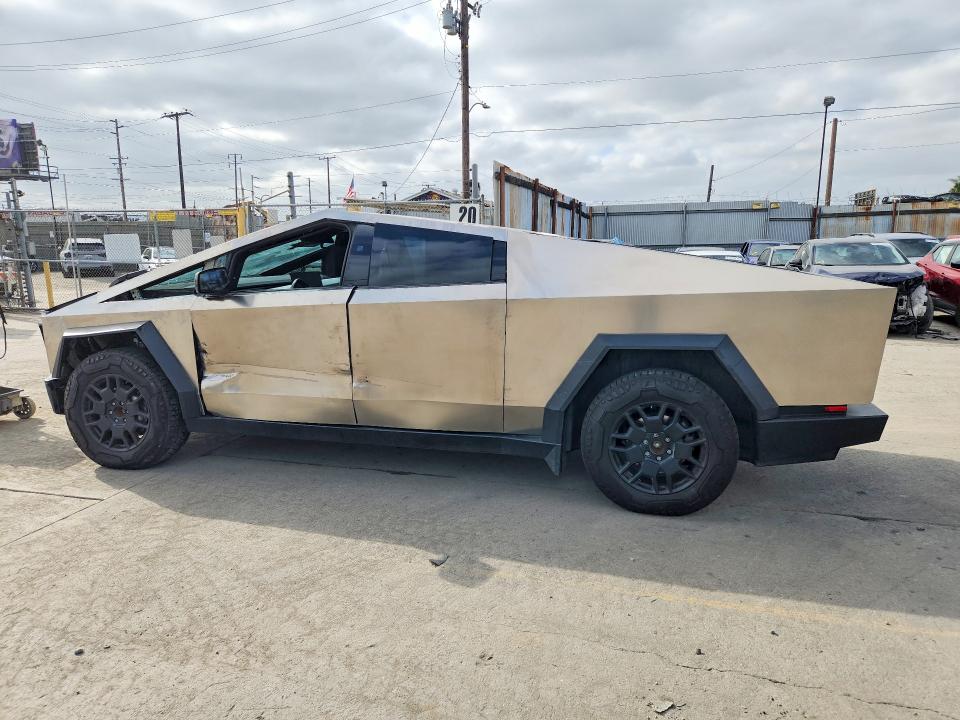 69174746 :رقم المزاد ، 7G2CEHED8RA000054         vin ، 2024 Tesla Cybertruck مزاد بيع