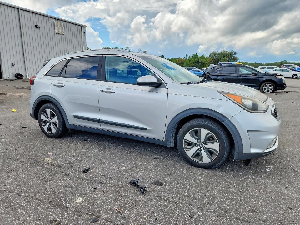 68177386 :رقم المزاد ، KNDCB3LC7H5074674 vin ، 2017 Kia Niro مزاد بيع