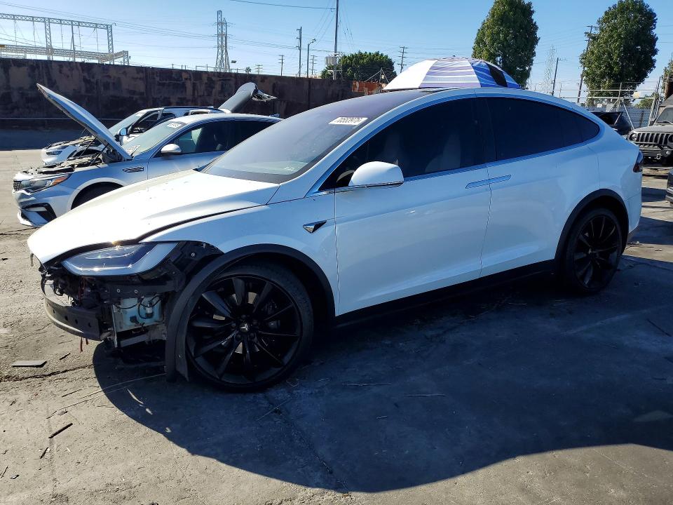 Auction sale of the 2017 Tesla Model X, vin: 5YJXCBE21HF044050, lot number: 70553976
