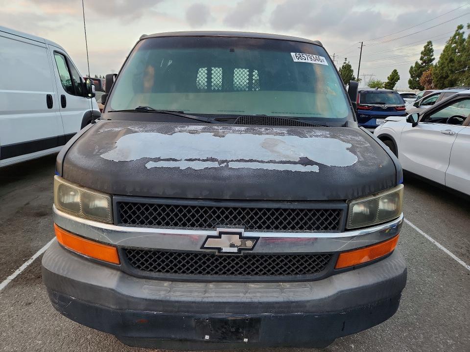 68579346 :رقم المزاد ، 1GCGG25V251256975 vin ، 2005 Chevrolet Express G2500 مزاد بيع