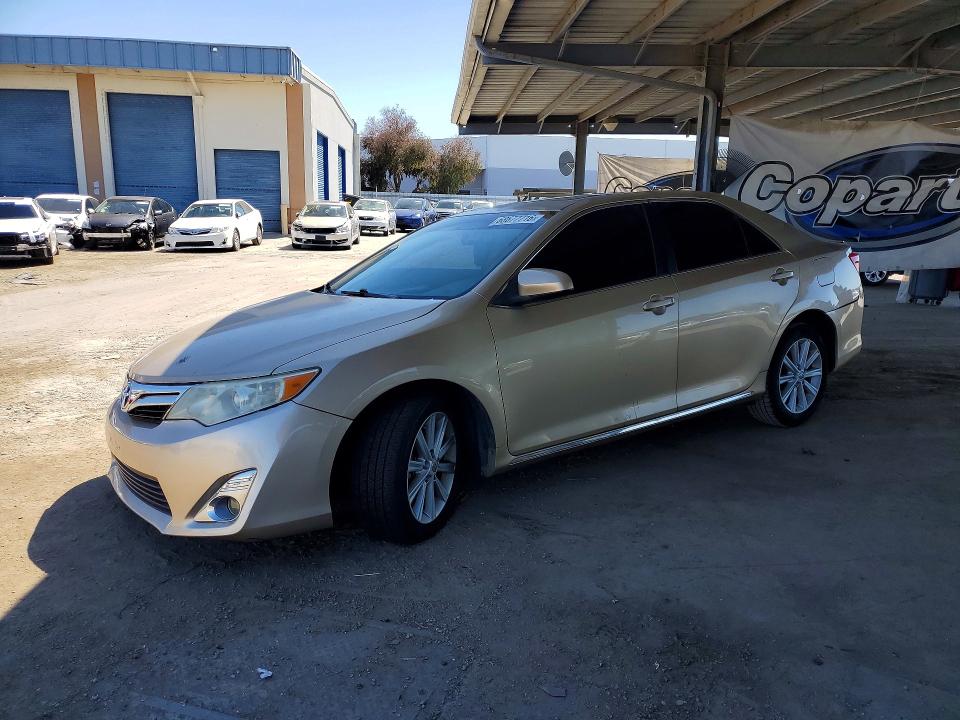 68677716 :رقم المزاد ، 4T1BK1FKXCU504341 vin ، 2012 Toyota Camry مزاد بيع
