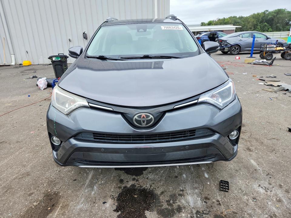 Продаж на аукціоні авто 2017 Toyota Rav4, vin: JTMRFREV4HJ712032, номер лоту: 70063426