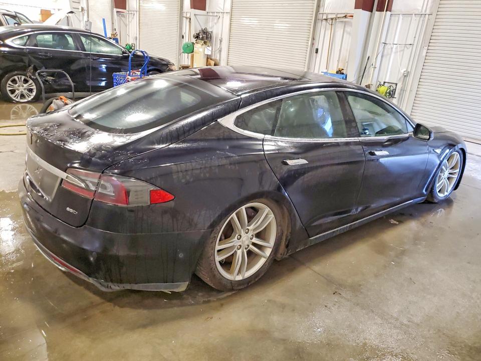 69316126 :رقم المزاد ، 5YJSA1H24FF086859 vin ، 2015 Tesla Model S مزاد بيع
