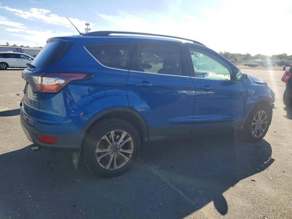 70063926 :رقم المزاد ، 1FMCU9G98HUA07255 vin ، 2017 Ford Escape مزاد بيع