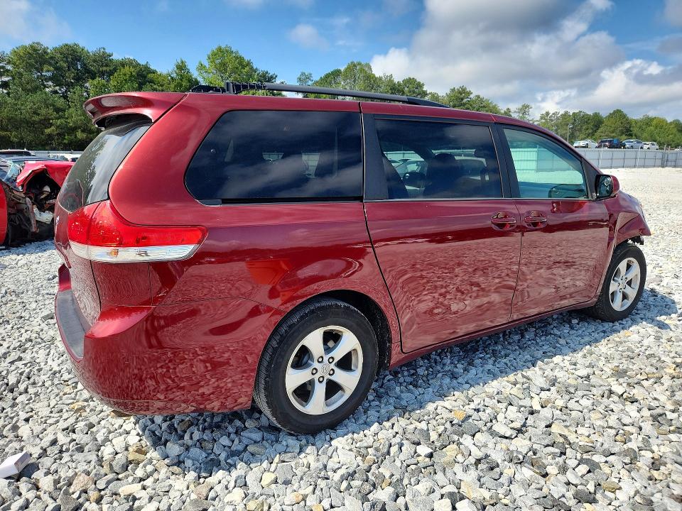 69997756 :رقم المزاد ، 5TDKK3DC1DS389954 vin ، 2013 Toyota Sienna مزاد بيع