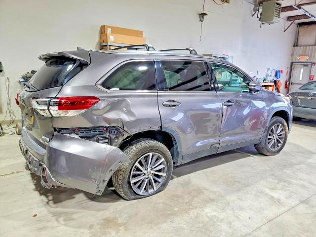 69096656 :رقم المزاد ، 5TDJZRFH6KS988459 vin ، 2019 Toyota Highlander مزاد بيع