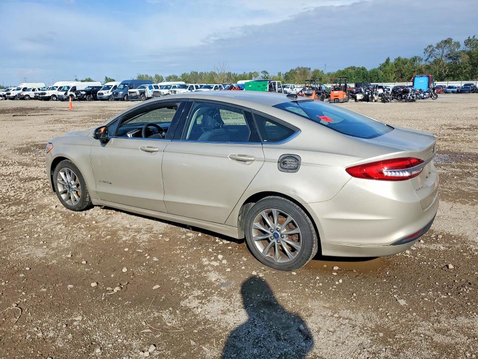 70124266 :رقم المزاد ، 3FA6P0LU2HR385177 vin ، 2017 Ford Fusion مزاد بيع