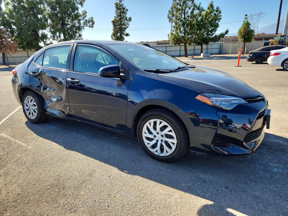 Продаж на аукціоні авто 2018 Toyota Corolla, vin: 5YFBURHE9JP792268, номер лоту: 69099946