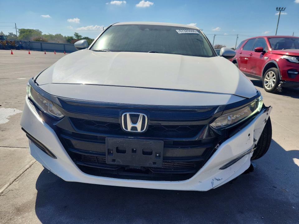 67320666 :رقم المزاد ، 1HGCV1F38JA153762 vin ، 2018 Honda Accord مزاد بيع