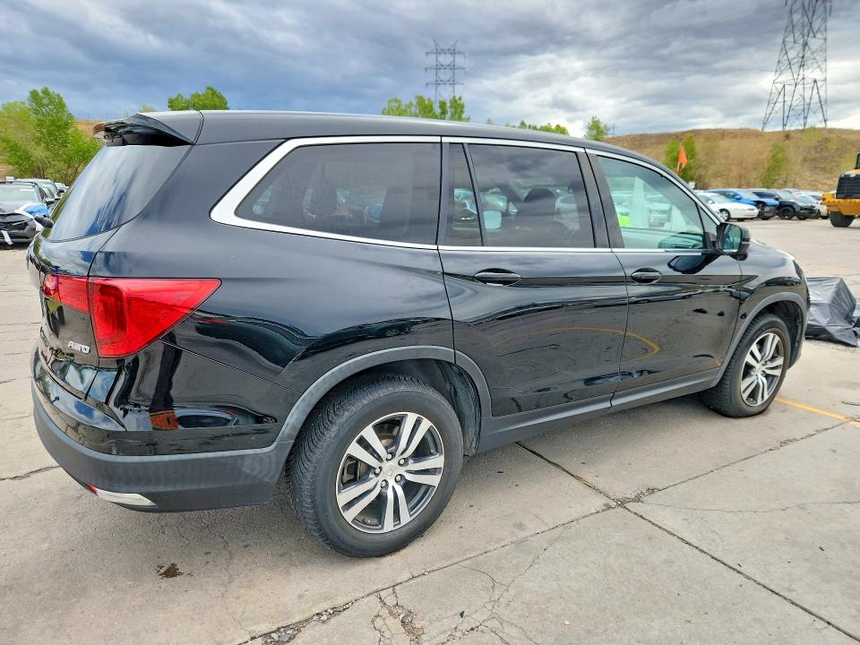 69166176 :رقم المزاد ، 5FNYF6H56JB038338 vin ، 2018 Honda Pilot مزاد بيع