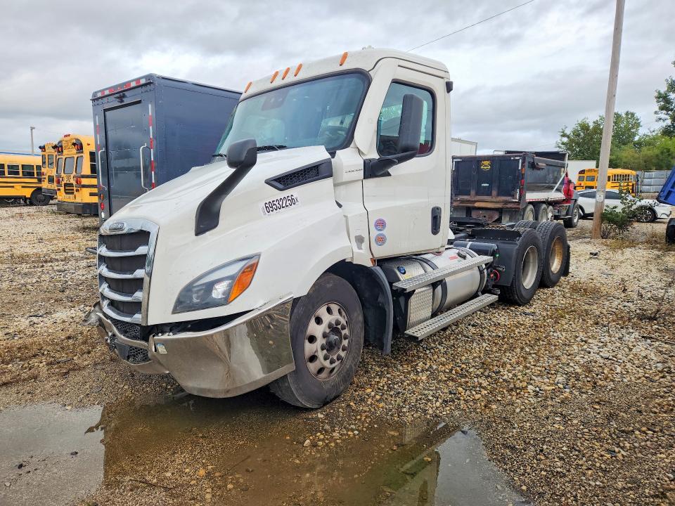 Auction sale of the 2025 Freightliner Cascadia 116, vin: 3AKJHTDV3SSVL0725, lot number: 69532256