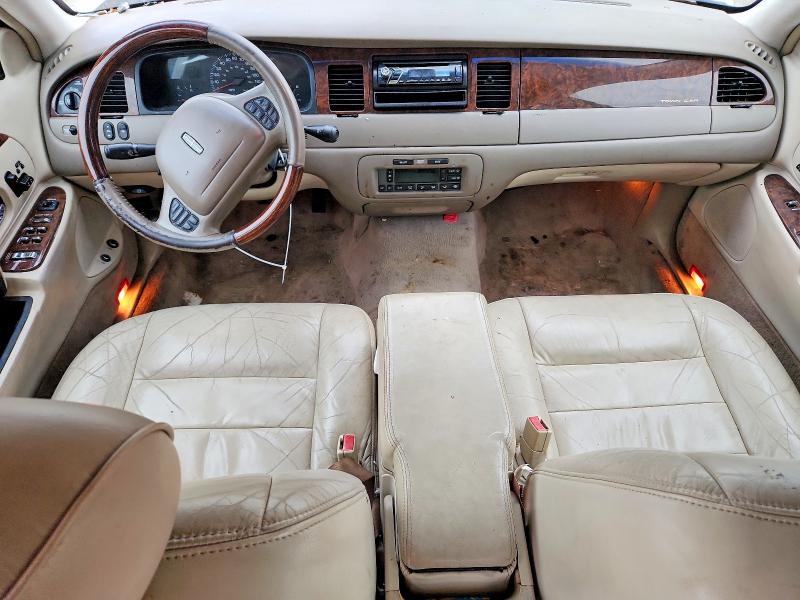 70387566 :رقم المزاد ، 1LNHM82W52Y603761 vin ، 2002 Lincoln Town Car مزاد بيع