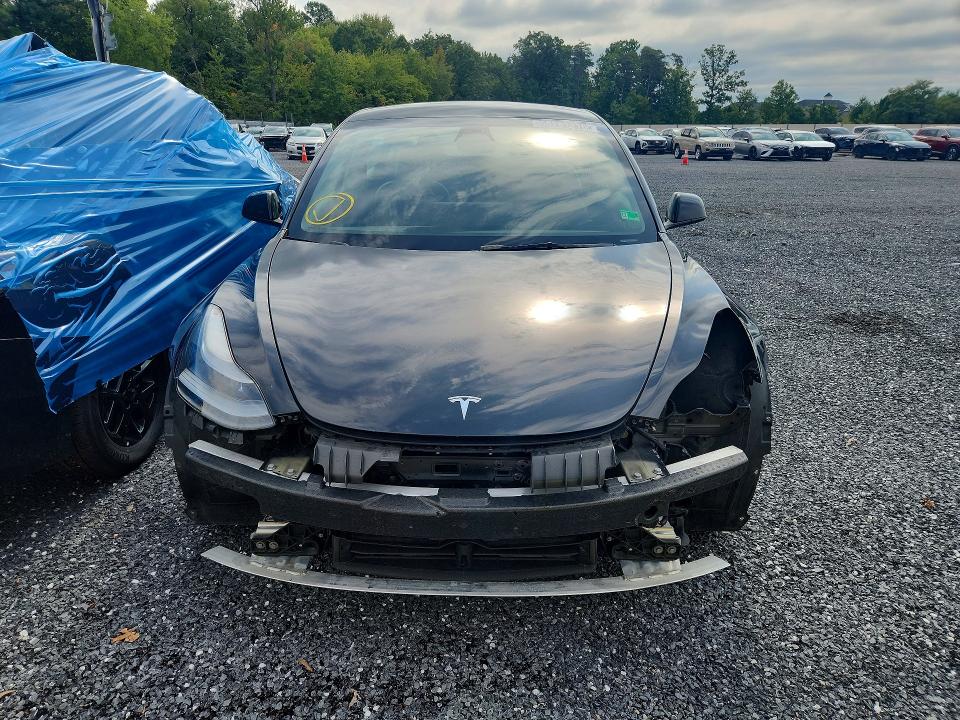 68281116 :رقم المزاد ، 5YJ3E1EA9NF370197 vin ، 2022 Tesla Model 3 مزاد بيع
