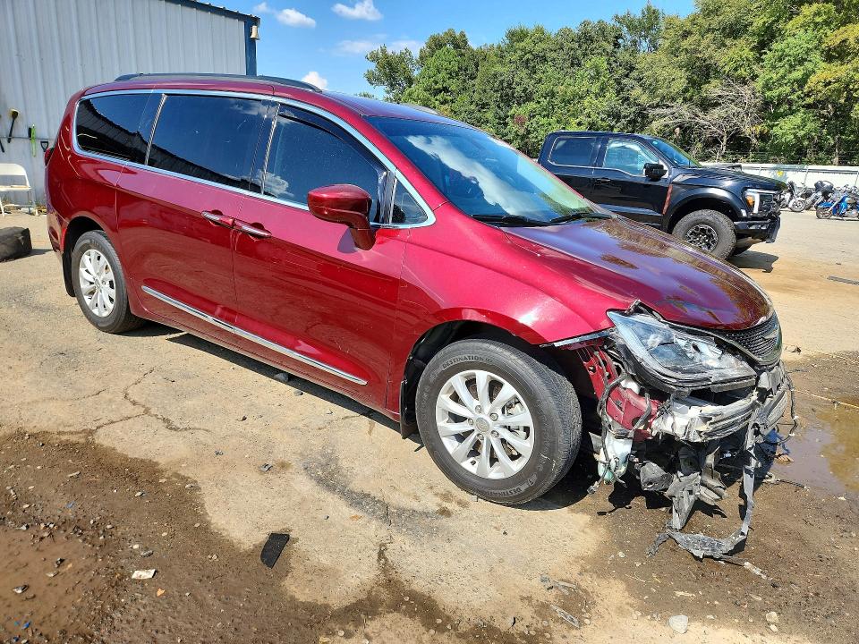 68874676 :رقم المزاد ، 2C4RC1BG4HR552231 vin ، 2017 Chrysler Pacifica مزاد بيع