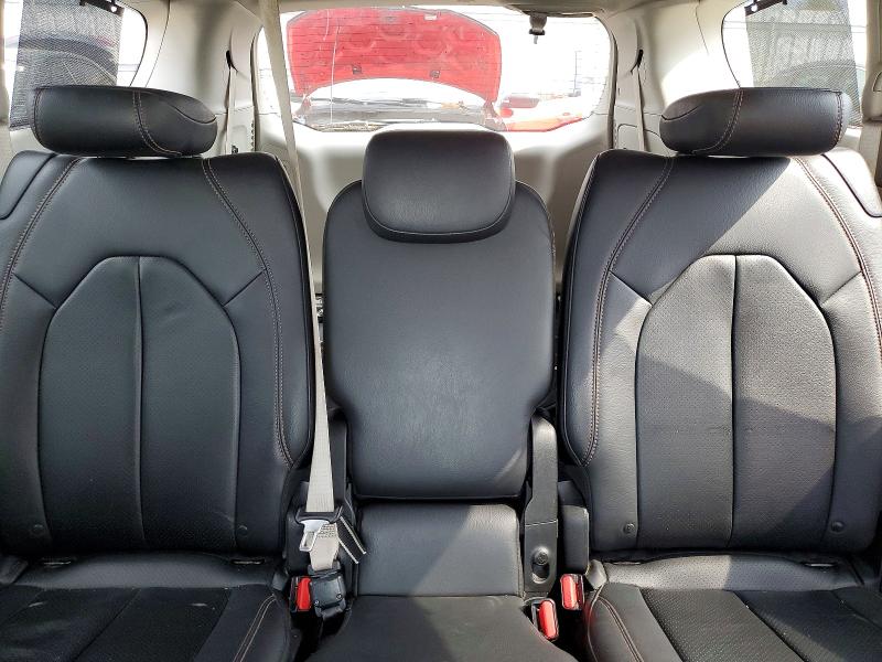 69039926 :رقم المزاد ، 2C4RC1BG0JR124291 vin ، 2018 Chrysler Pacifica مزاد بيع