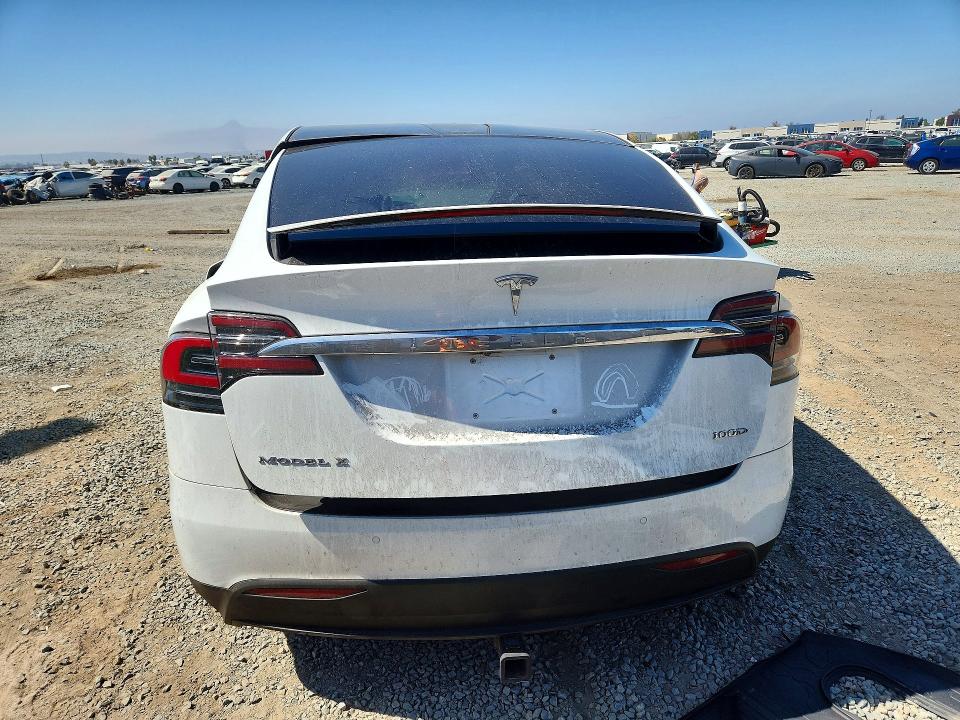 69982136 :رقم المزاد ، 5YJXCBE2XJF104512 vin ، 2018 Tesla Model X مزاد بيع