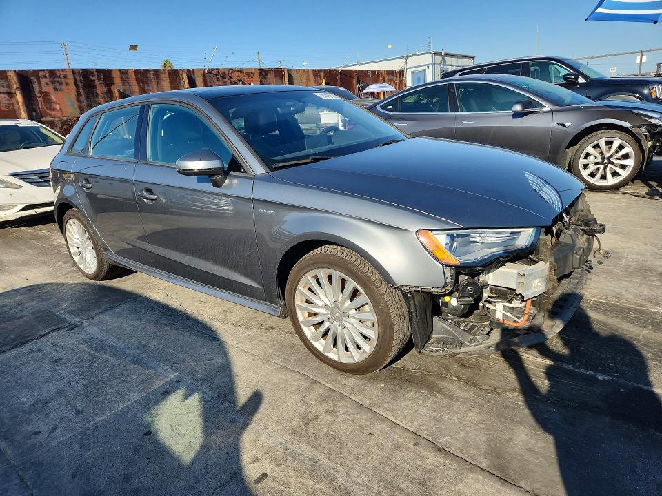 70245926 :رقم المزاد ، WAUUPBFF0GA156982 vin ، 2016 Audi A3 مزاد بيع