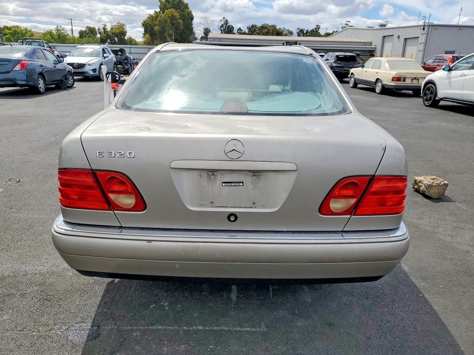 67488146 :رقم المزاد ، WDBJF65F0WA459114 vin ، 1998 Mercedes-benz E مزاد بيع