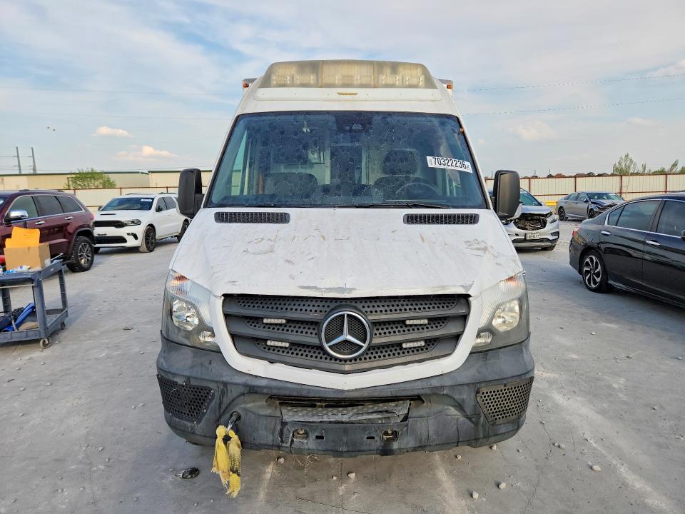 70322236 :رقم المزاد ، WD3PE7CD7FP155176 vin ، 2015 Mercedes-benz Sprinter مزاد بيع