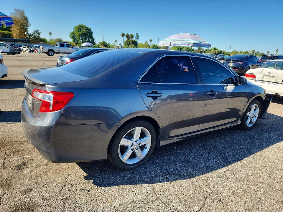 2014 Toyota Camry მანქანა იყიდება აუქციონზე, vin: 4T1BF1FK4EU812077, აუქციონის ნომერი: 68617416