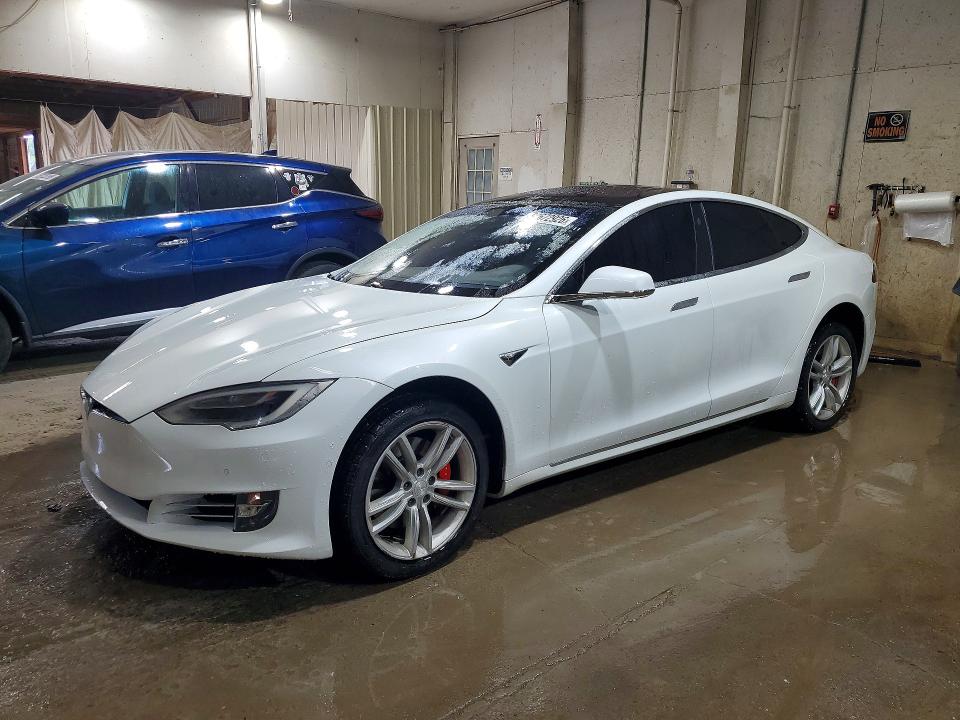 2018 Tesla Model S მანქანა იყიდება აუქციონზე, vin: 5YJSA1E49JF243056, აუქციონის ნომერი: 67672926