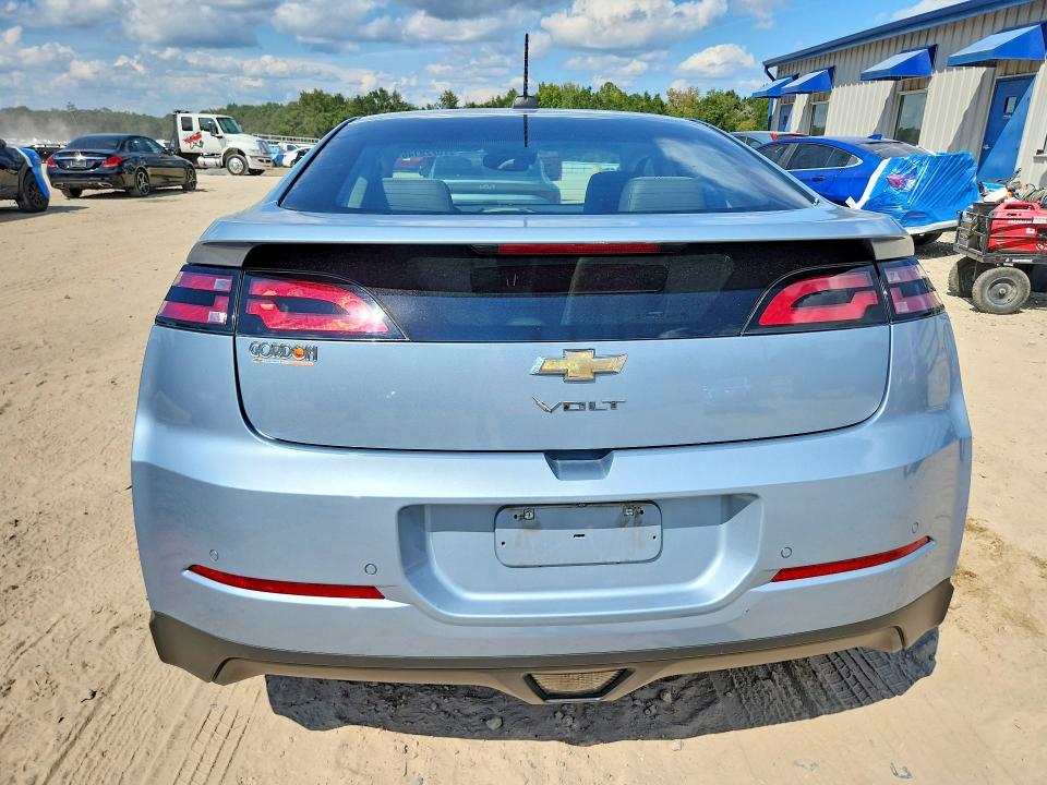 70228146 :رقم المزاد ، 1G1RB6E42FU113152 vin ، 2015 Chevrolet Volt مزاد بيع