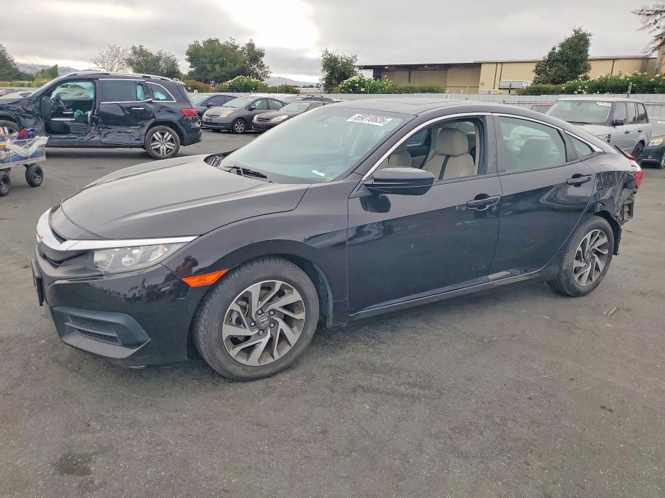 69810626 :رقم المزاد ، 19XFC2F75HE228371 vin ، 2017 Honda Civic مزاد بيع
