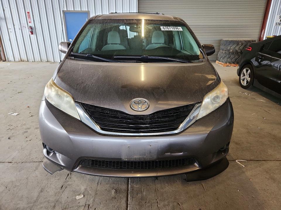 2014 Toyota Sienna მანქანა იყიდება აუქციონზე, vin: 5TDKK3DC3ES431865, აუქციონის ნომერი: 67671096