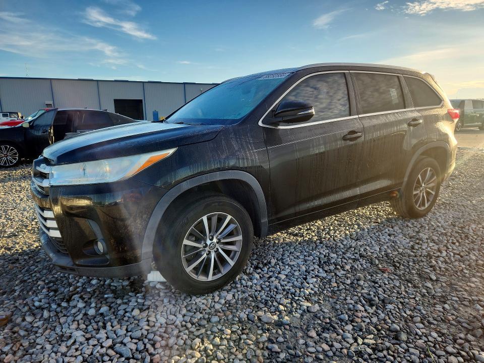 Продажа на аукционе авто 2018 Toyota Highlander, vin: 5TDKZRFH6JS546929, номер лота: 68252556