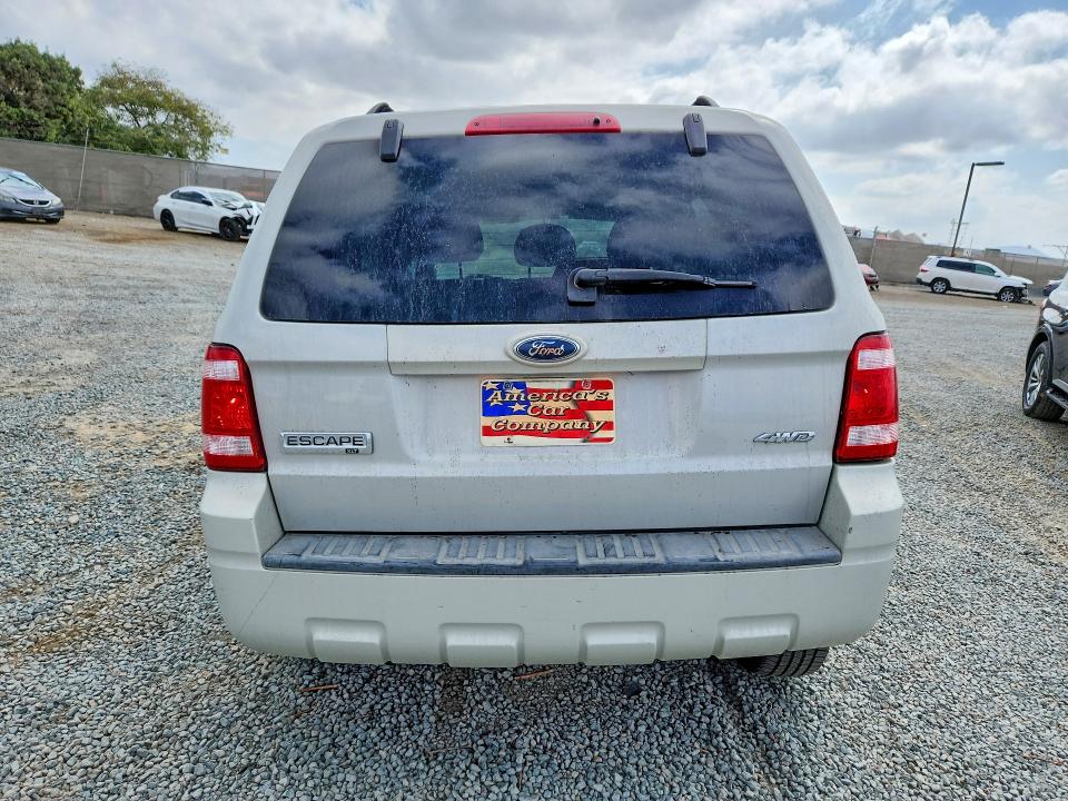 68707736 :رقم المزاد ، 1FMCU93128KD06252 vin ، 2008 Ford Escape مزاد بيع