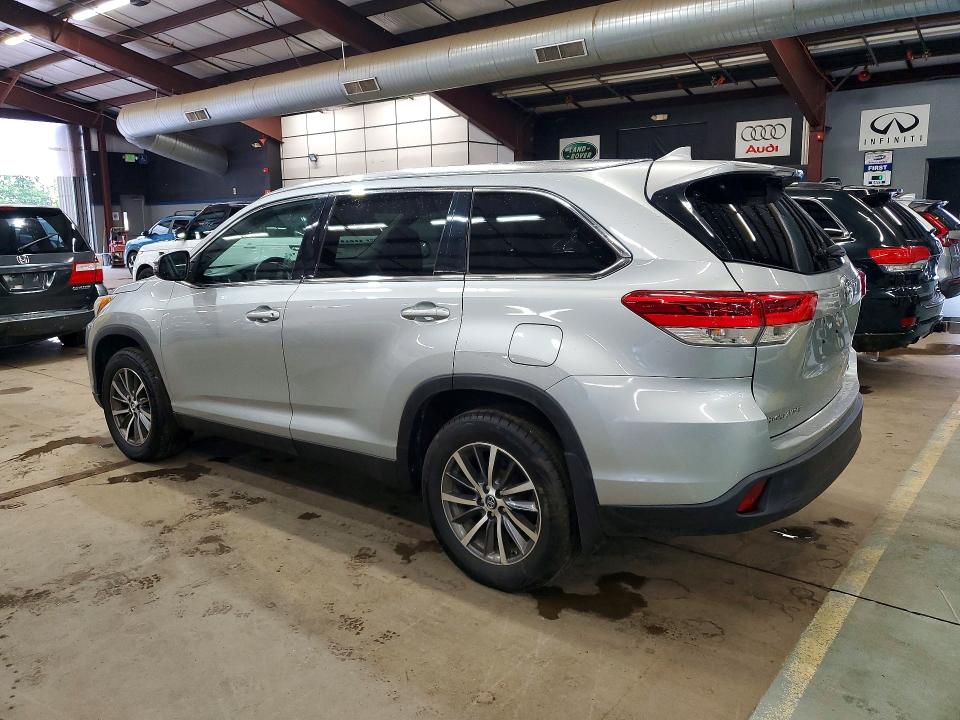 Продаж на аукціоні авто 2019 Toyota Highlander, vin: 5TDJZRFH8KS565141, номер лоту: 70992496